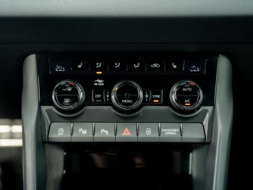 Skoda Karoq 1.5 TSI ACT Sportline Business | Trekhaak wegkl. | Prijs Rijklaar!! ActivLease financial lease