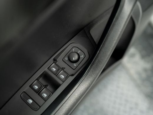 Skoda Karoq 1.5 TSI ACT Sportline Business | Trekhaak wegkl. | Prijs Rijklaar!! ActivLease financial lease