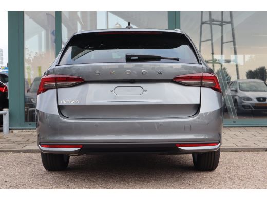 Skoda Octavia Combi Business Edition | Achteruitrijcamera | Chromen grille | Cruise control met speedlimiter ActivLease financial lease