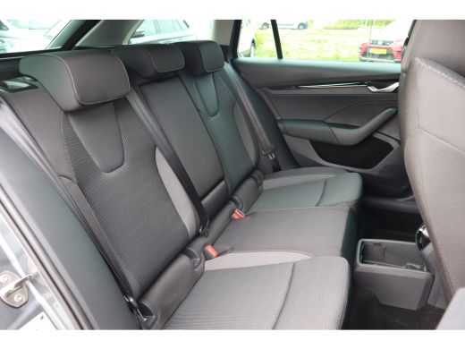 Skoda Octavia Combi Business Edition | Achteruitrijcamera | Chromen grille | Cruise control met speedlimiter ActivLease financial lease