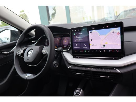 Skoda Octavia Combi Business Edition | Achteruitrijcamera | Chromen grille | Cruise control met speedlimiter ActivLease financial lease