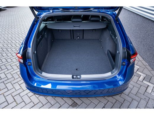 Skoda Superb Combi Sportline Business | Achteruitrijcamera | Climatronic, elektronische airconditioning met 3 ... ActivLease financial lease