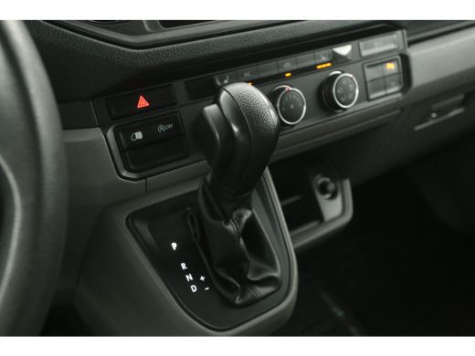 Volkswagen Crafter 2.0 TDI 177PK L4H3 | Aut. | 3000kg Trekgew. | Airco | Cruise | Camera | 3 Zits | Carplay | Stoelv... ActivLease financial lease