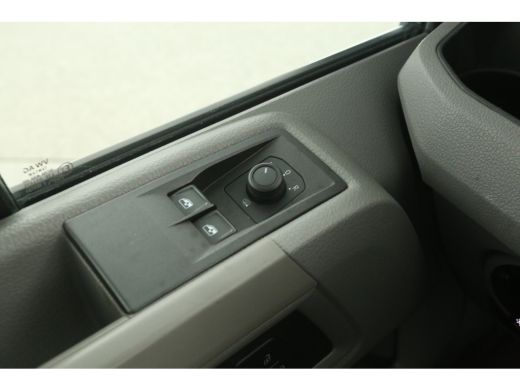 Volkswagen Crafter 2.0 TDI 177PK L4H3 | Aut. | 3000kg Trekgew. | Airco | Cruise | Camera | 3 Zits | Carplay | Stoelv... ActivLease financial lease