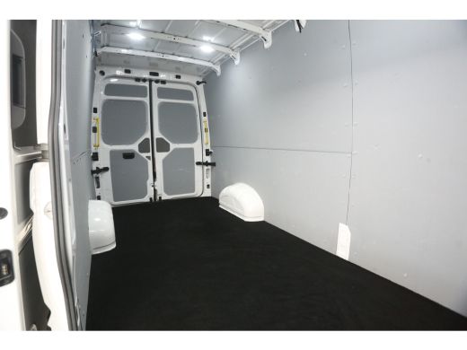 Volkswagen Crafter 2.0 TDI 177PK L4H3 | Aut. | 3000kg Trekgew. | Airco | Cruise | Camera | 3 Zits | Carplay | Stoelv... ActivLease financial lease