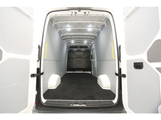 Volkswagen Crafter 2.0 TDI 177PK L4H3 | Aut. | 3000kg Trekgew. | Airco | Cruise | Camera | 3 Zits | Carplay | Stoelv... ActivLease financial lease