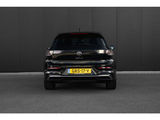 Volkswagen Golf 1.5 eHybrid 50 Edition | Panoramadak | Trekhaak | IQ.Light | Stoel/Stuurverwarming | ActivLease financial lease