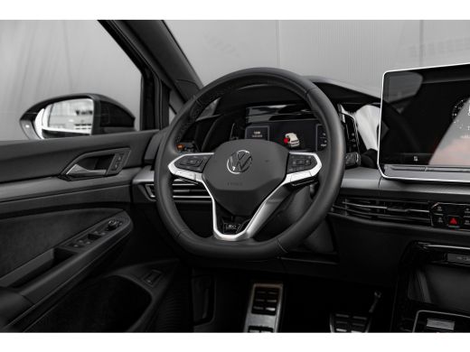 Volkswagen Golf 1.5 eHybrid 50 Edition | Panoramadak | Trekhaak | IQ.Light | Stoel/Stuurverwarming | ActivLease financial lease