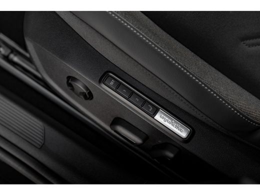 Volkswagen Golf 1.5 eHybrid 50 Edition | Panoramadak | Trekhaak | IQ.Light | Stoel/Stuurverwarming | ActivLease financial lease