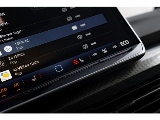 Volkswagen Golf 1.5 eHybrid 50 Edition | Panoramadak | Trekhaak | IQ.Light | Stoel/Stuurverwarming | ActivLease financial lease