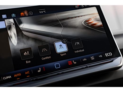 Volkswagen Golf 1.5 eHybrid 50 Edition | Panoramadak | Trekhaak | IQ.Light | Stoel/Stuurverwarming | ActivLease financial lease