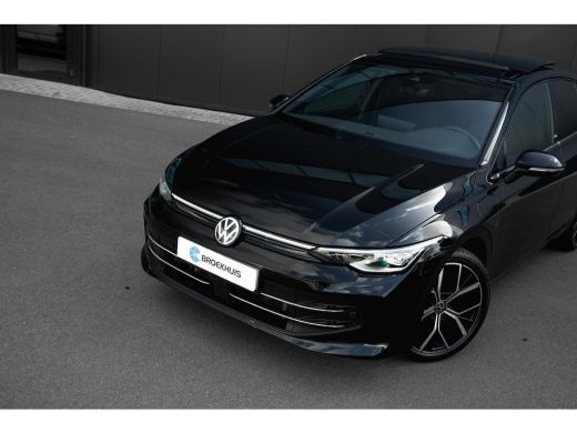 Volkswagen Golf 1.5 eHybrid 50 Edition | Panoramadak | Trekhaak | IQ.Light | Stoel/Stuurverwarming | ActivLease financial lease