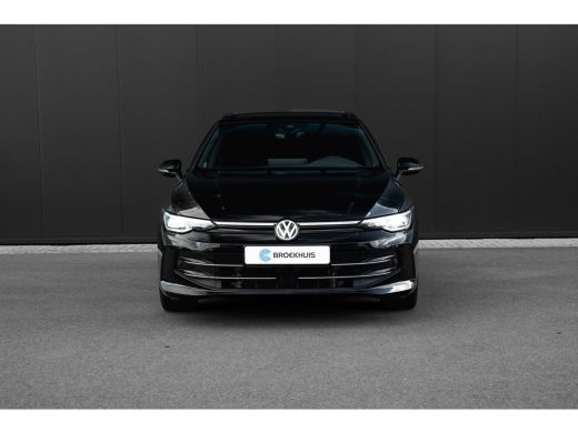 Volkswagen Golf 1.5 eHybrid 50 Edition | Panoramadak | Trekhaak | IQ.Light | Stoel/Stuurverwarming | ActivLease financial lease