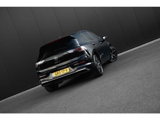 Volkswagen Golf 1.5 eHybrid 50 Edition | Panoramadak | Trekhaak | IQ.Light | Stoel/Stuurverwarming | ActivLease financial lease
