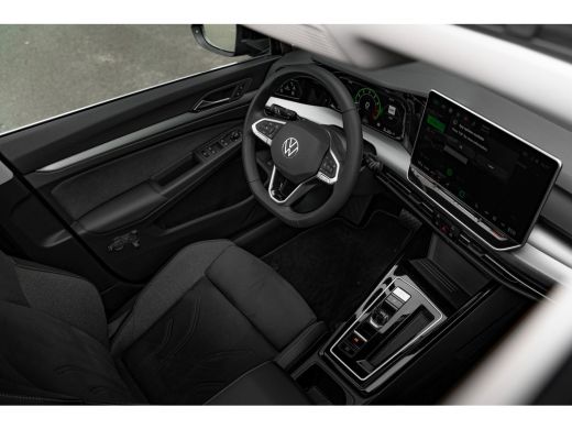 Volkswagen Golf 1.5 eHybrid Style Edition | Panoramadak | Camera | Stoelverwarming/Massage | Dodehoek | ActivLease financial lease