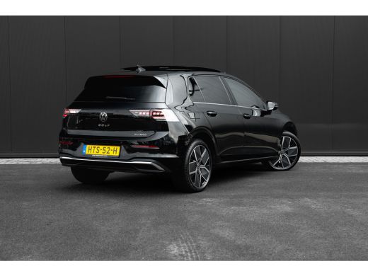 Volkswagen Golf 1.5 eHybrid Style Edition | Panoramadak | Camera | Stoelverwarming/Massage | Dodehoek | ActivLease financial lease