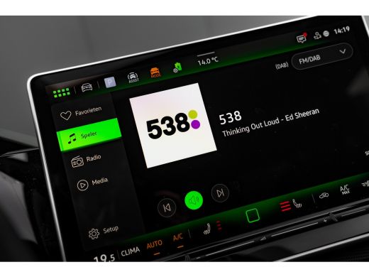 Volkswagen Golf 1.5 eHybrid Style Edition | Panoramadak | Camera | Stoelverwarming/Massage | Dodehoek | ActivLease financial lease