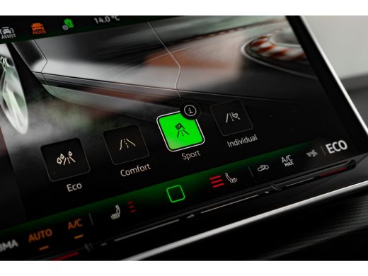 Volkswagen Golf 1.5 eHybrid Style Edition | Panoramadak | Camera | Stoelverwarming/Massage | Dodehoek | ActivLease financial lease