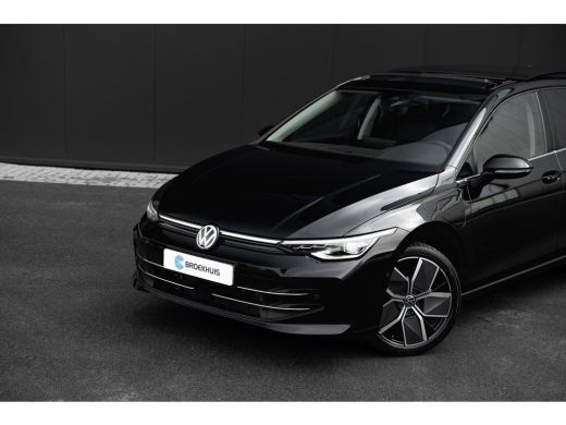Volkswagen Golf 1.5 eHybrid Style Edition | Panoramadak | Camera | Stoelverwarming/Massage | Dodehoek | ActivLease financial lease