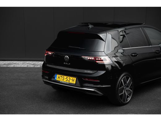 Volkswagen Golf 1.5 eHybrid Style Edition | Panoramadak | Camera | Stoelverwarming/Massage | Dodehoek | ActivLease financial lease