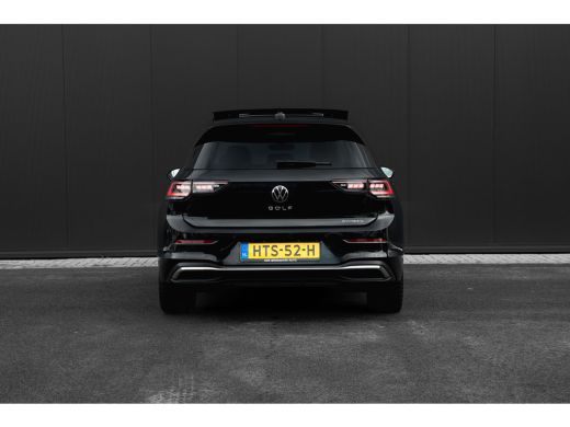 Volkswagen Golf 1.5 eHybrid Style Edition | Panoramadak | Camera | Stoelverwarming/Massage | Dodehoek | ActivLease financial lease
