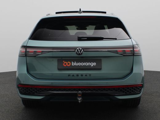 Volkswagen Passat Variant 1.5 eHybrid R-Line Edition 272PK DSG SOH 100%, Pano-Schuifdak, Trekhaak, Black Style, Key... ActivLease financial lease