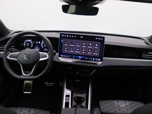 Volkswagen Passat Variant 1.5 eHybrid R-Line Edition 272PK DSG SOH 100%, Pano-Schuifdak, Trekhaak, Black Style, Key... ActivLease financial lease
