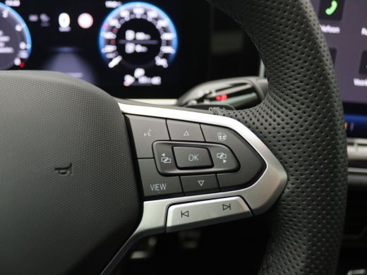 Volkswagen Passat Variant 1.5 eHybrid R-Line Edition 272PK DSG SOH 100%, Pano-Schuifdak, Trekhaak, Black Style, Key... ActivLease financial lease