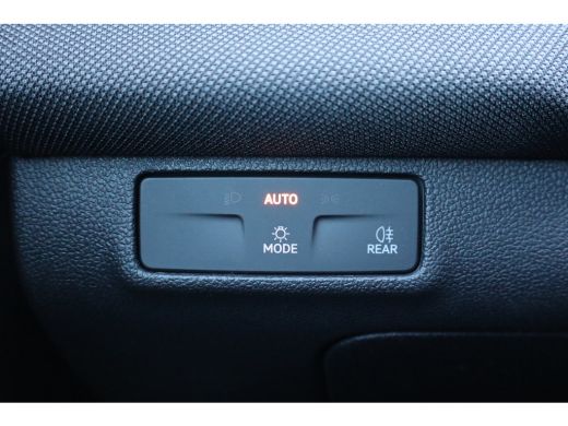 Volkswagen T-Roc Life First Edition Inclusief &euro;2000,- inruilvoordeel | Trekhaak | 'App-Connect' draadloze smartpho... ActivLease financial lease