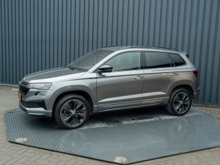Skoda Karoq 1.5 TSI ACT Sportline Business | Elk. A-klep | Camera | Lane Assist | Stoel & Stuur verw. | Prijs...