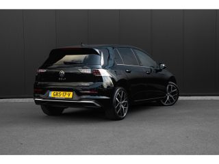 Volkswagen Golf 1.5 eHybrid 50 Edition | Panoramadak | Trekhaak | IQ.Light | Stoel/Stuurverwarming |