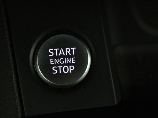 Audi A4 35 TFSI Business Edition | Leder | Stoelverwarming | Trekhaak | Adaptive cruise | Full LED | Carp... ActivLease financial lease