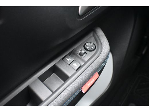 Citroën &euml;-C3 Plus DEMO-DEAL! 8 Jaar Garantie! | Navigatie by App | Parkeersensoren | Full-LED | Cruise Control... ActivLease financial lease