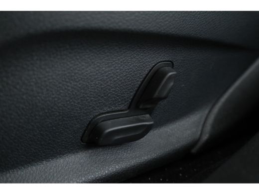 Mercedes-Benz C-Klasse Estate 300 e Business Solution AMG Limited Navigatie Night pakket, Keyless, trekhaak ActivLease financial lease