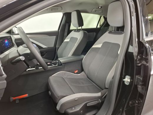 Opel Astra 1.2 Turbo Business Edition | Achteruitrijcamera | Cruise control adaptief | Electronic climate co... ActivLease financial lease