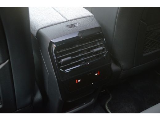 Peugeot 3008 1.2 Hybrid 145 PK GT | Alcantara Interieur | Stoelverwarming Voor + Achter | Massagestoelen | Foc... ActivLease financial lease