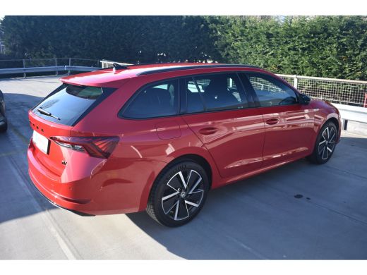 Skoda Octavia Combi Sportline iV PHEV 204PK | ACC | Head-up display | Elektrische achterklep | Achteruitrijcamera ActivLease financial lease