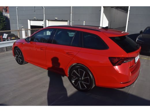 Skoda Octavia Combi Sportline iV PHEV 204PK | ACC | Head-up display | Elektrische achterklep | Achteruitrijcamera ActivLease financial lease