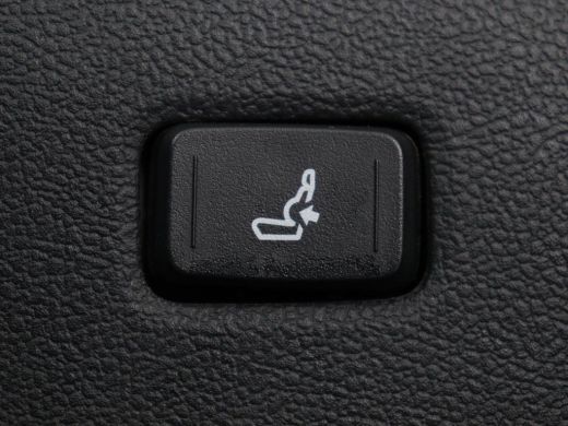 Toyota Corolla 2.0 Hybrid Trek | Stoelverwarming | Adaptive cruise | Navigatie | Camera | Carplay | Keyless | Fu... ActivLease financial lease