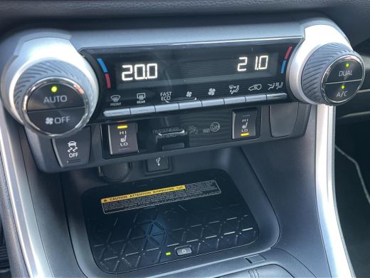 Toyota RAV4 2.5 Hybrid AWD Black Edition | Trekhaak | JBL audio | Carplay | Stoel- + stuurverwarming | Camera... ActivLease financial lease