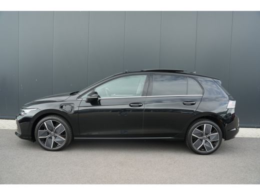 Volkswagen Golf 1.5 eHybrid Style Edition | Panoramadak | Camera | Stoelverwarming/Massage | Dodehoek | ActivLease financial lease
