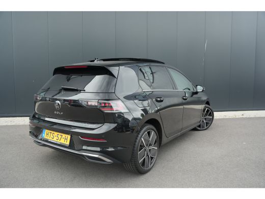 Volkswagen Golf 1.5 eHybrid Style Edition | Panoramadak | Camera | Stoelverwarming/Massage | Dodehoek | ActivLease financial lease