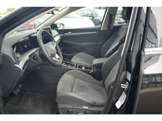 Volkswagen Golf 1.5 eHybrid Style Edition | Panoramadak | Camera | Stoelverwarming/Massage | Dodehoek | ActivLease financial lease