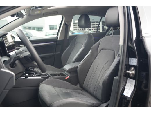 Volkswagen Golf 1.5 eHybrid Style Edition | Panoramadak | Camera | Stoelverwarming/Massage | Dodehoek | ActivLease financial lease