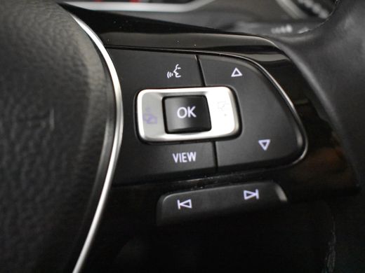 Volkswagen T-Roc 1.5 TSI Sport 150pk DSG/AUTO | Trekhaak | Panorama dak | Dodehoekdetectie  | Navigatie | Adaptief... ActivLease financial lease