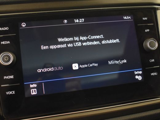 Volkswagen T-Roc 1.5 TSI Sport 150pk DSG/AUTO | Trekhaak | Panorama dak | Dodehoekdetectie  | Navigatie | Adaptief... ActivLease financial lease