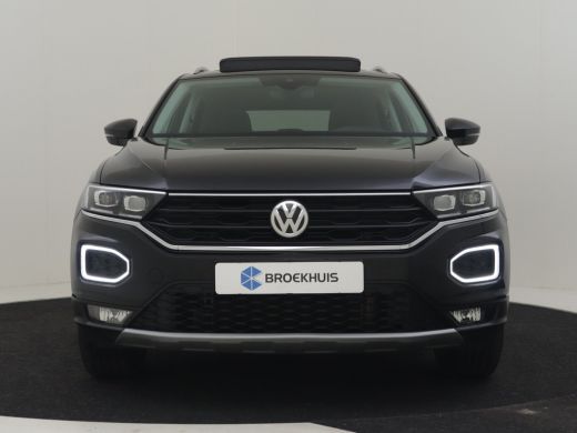 Volkswagen T-Roc 1.5 TSI Sport 150pk DSG/AUTO | Trekhaak | Panorama dak | Dodehoekdetectie  | Navigatie | Adaptief... ActivLease financial lease