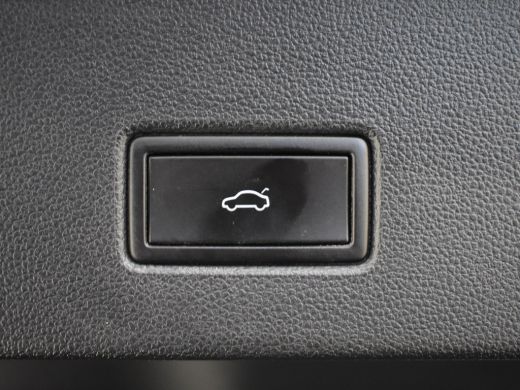 Volkswagen T-Roc 1.5 TSI Sport 150pk DSG/AUTO | Trekhaak | Panorama dak | Dodehoekdetectie  | Navigatie | Adaptief... ActivLease financial lease