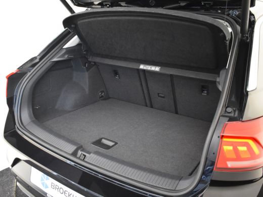 Volkswagen T-Roc 1.5 TSI Sport 150pk DSG/AUTO | Trekhaak | Panorama dak | Dodehoekdetectie  | Navigatie | Adaptief... ActivLease financial lease