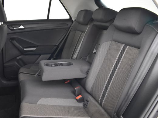 Volkswagen T-Roc 1.5 TSI Sport 150pk DSG/AUTO | Trekhaak | Panorama dak | Dodehoekdetectie  | Navigatie | Adaptief... ActivLease financial lease